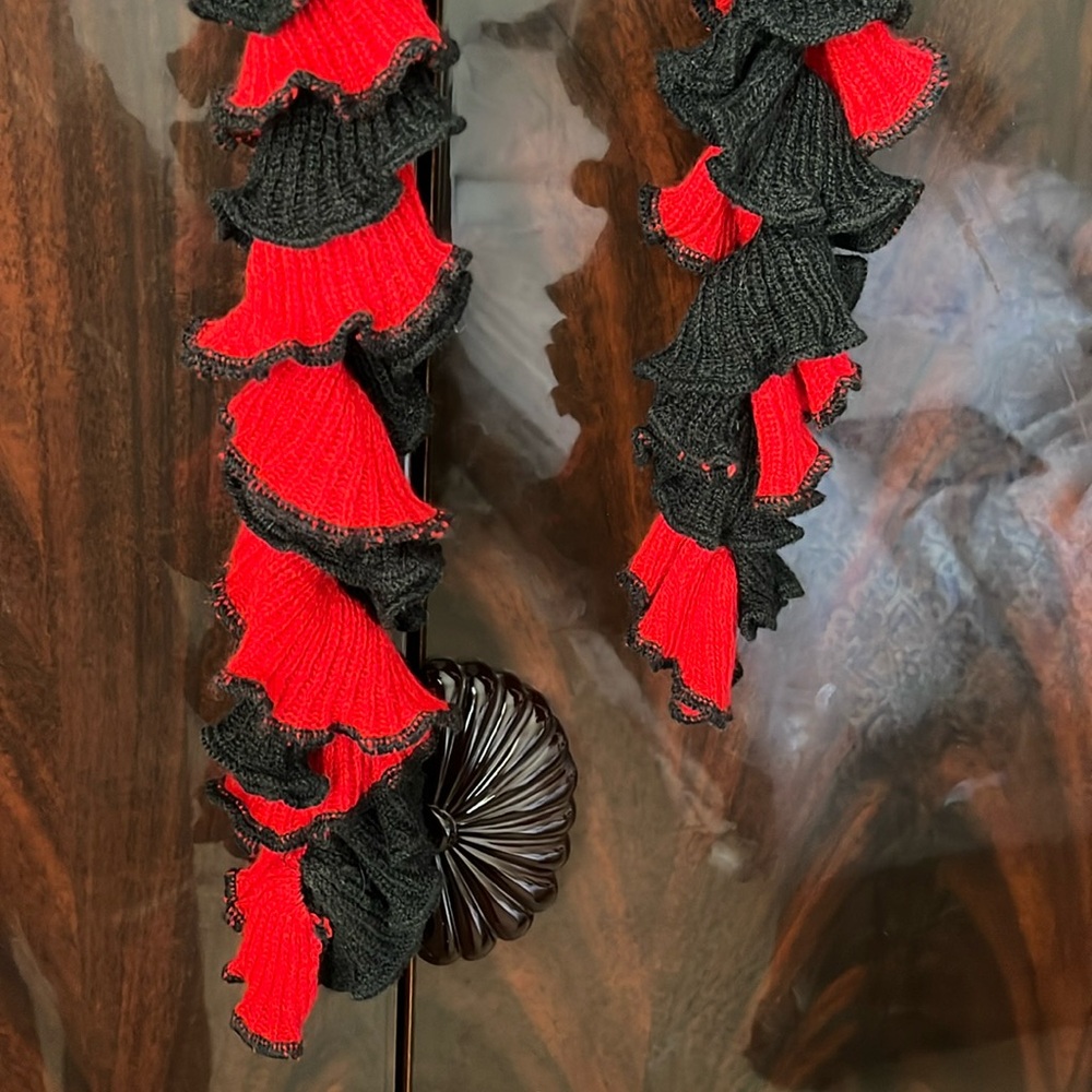 Knitted Ruffle Scarf - Picture 7 of 7
